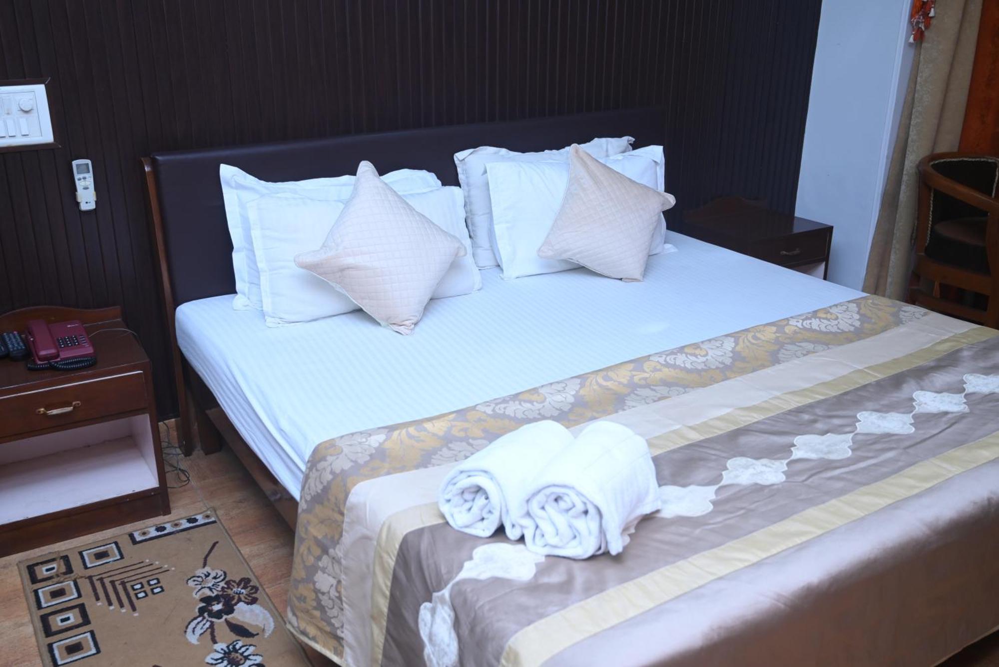 Hotel Surya Plaza Kotdwāra المظهر الخارجي الصورة